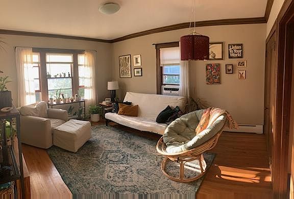 3rd image of 202-2647 Garfield Ave S #202