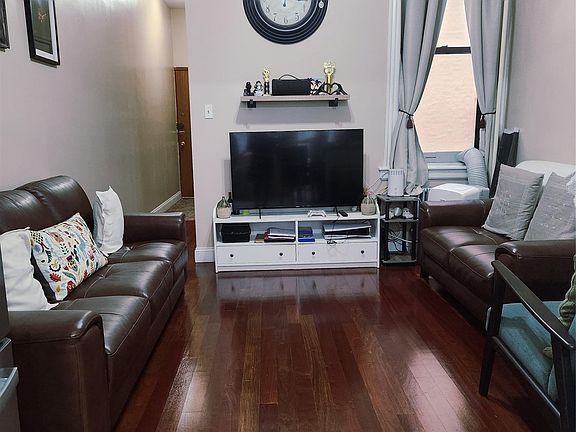 2nd image of 655 Woodward Avenue