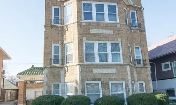 220 S Austin Blvd — Photo 1