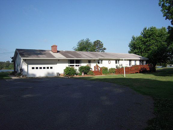 2nd image of 15472 Breezy Point Ln
