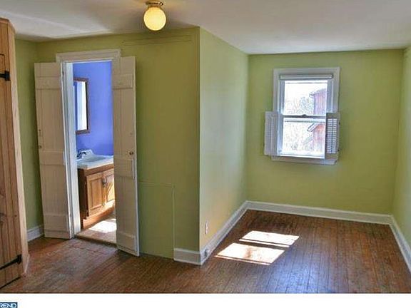 Master Bedroom w/Full Bathroom