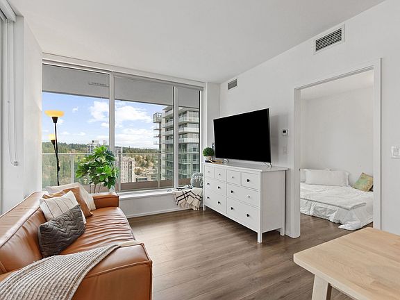 2nd image of 3833 Evergreen Pl #2801