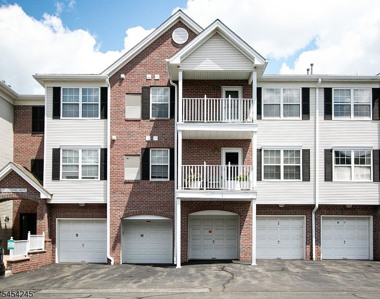 1st image of 10 Redspire Dr #00