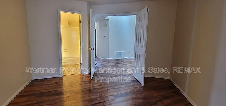 4560 Excalibur Ct — Photo 7