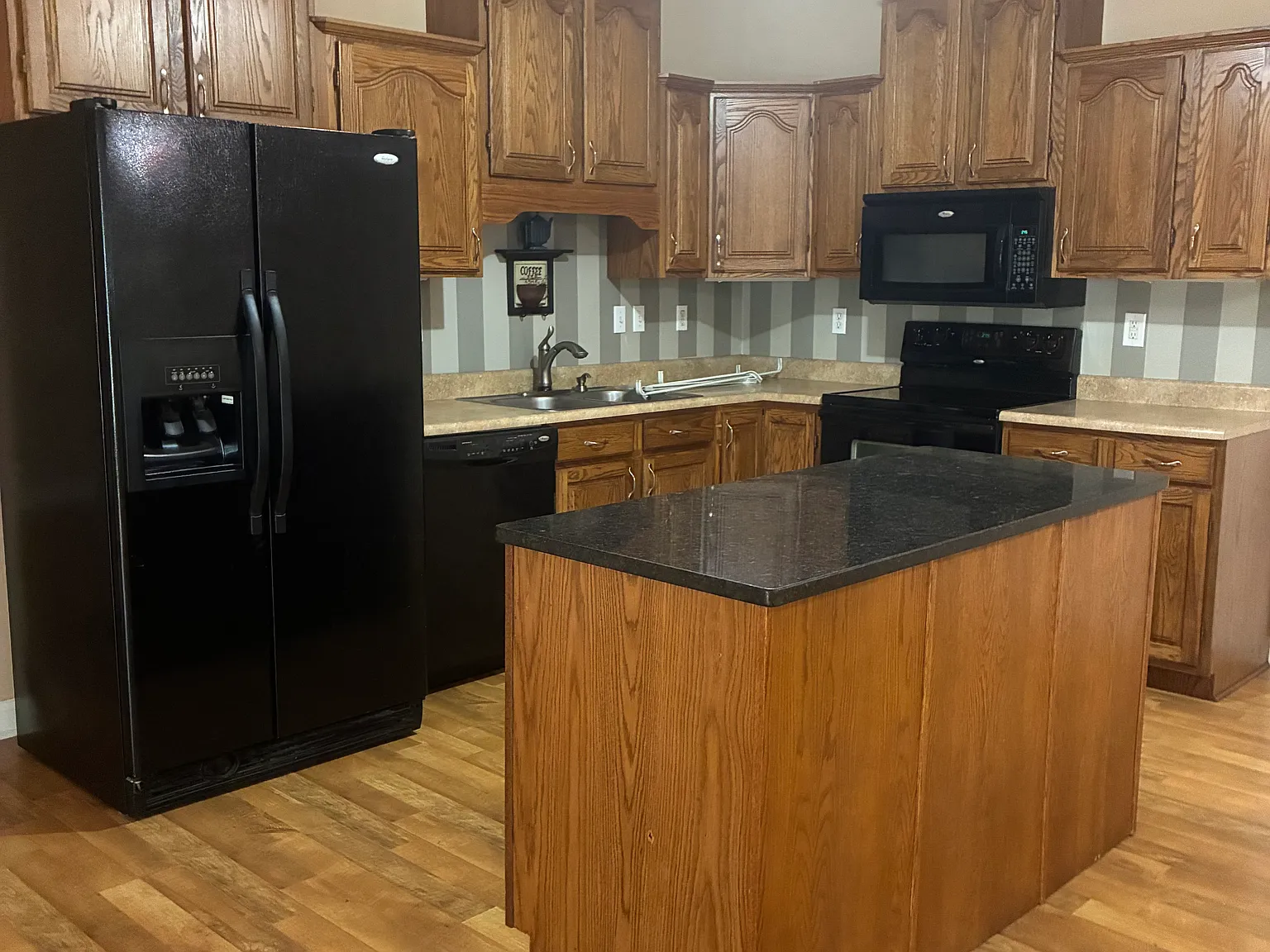 1 bed, 810 sqft, $1,400 — Photo 3