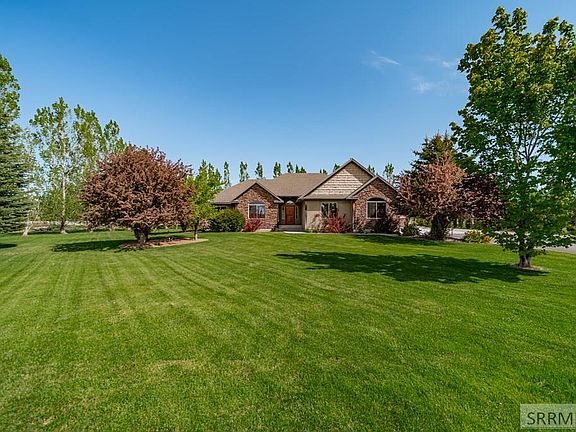 5th image of 4219 E Blackstone Dr
