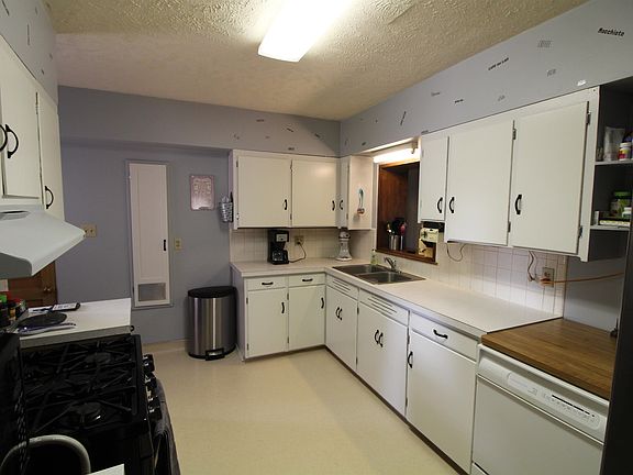 4th image of 1011 Blaine St