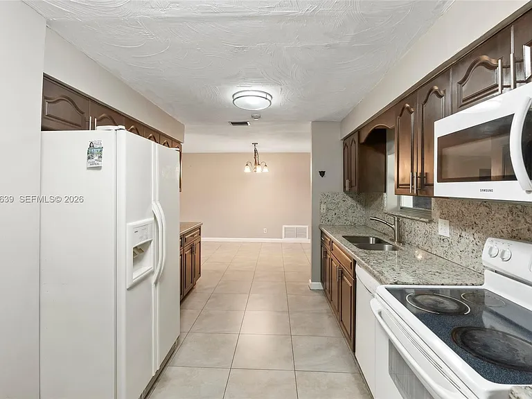 5081 SW 95th Ave — Photo 8