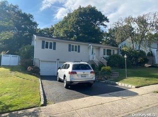 30 Olive Ct, Farmingville, NY 11738