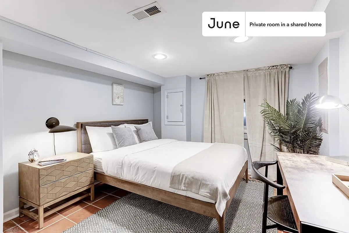 Full bedroom in 5 bed/3.5 bath home in Capitol Hill #105 A — Photo 1