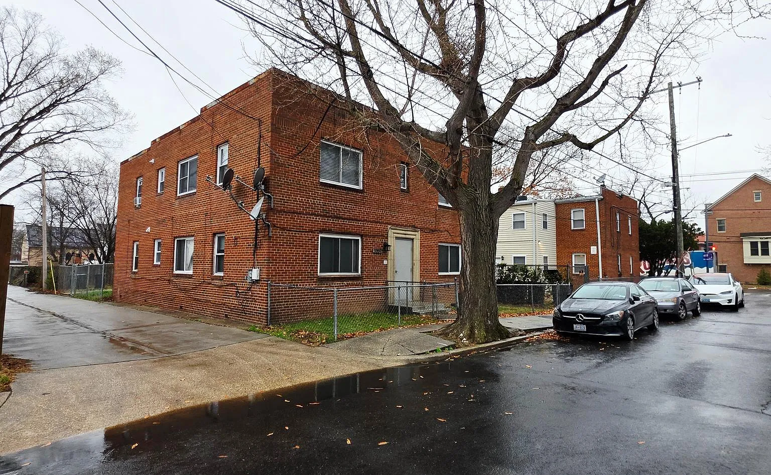 3 bed, 850 sqft, $1,800 — Photo 1