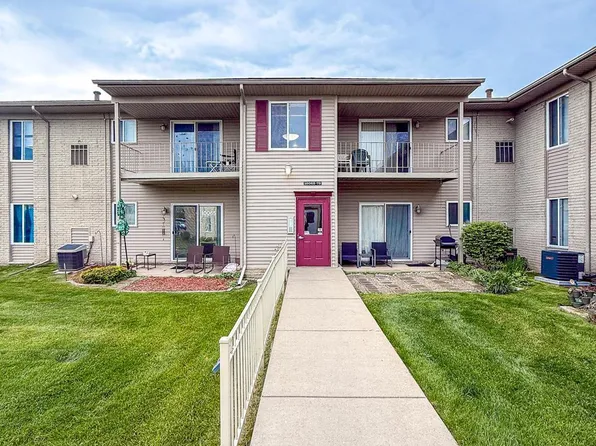 10077 Allen Pointe Dr, Allen Park, MI 48101