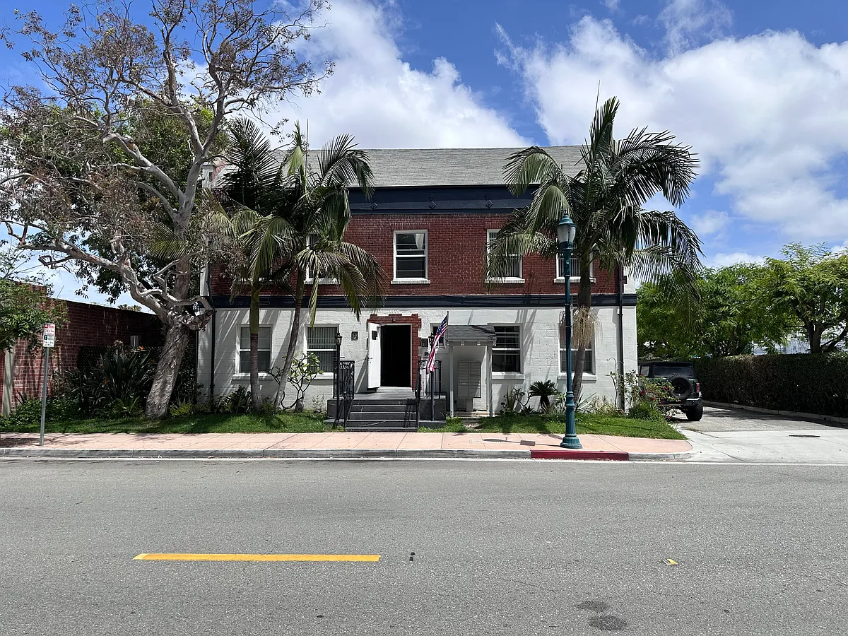 Building Photo - 1414 Cravens Ave #7