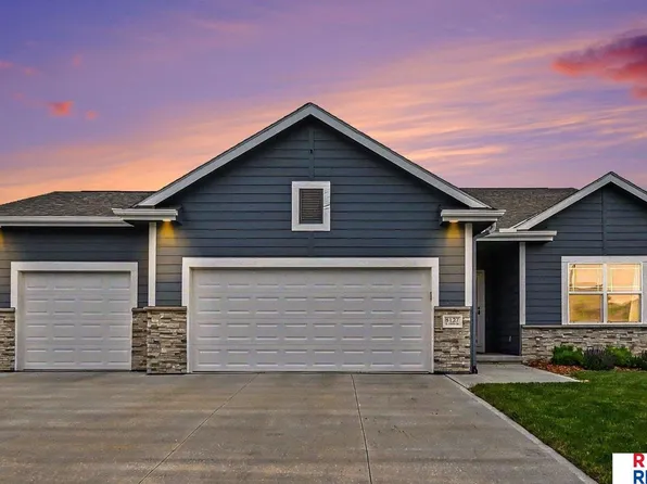 8127 S 196th St, Gretna, NE 68028