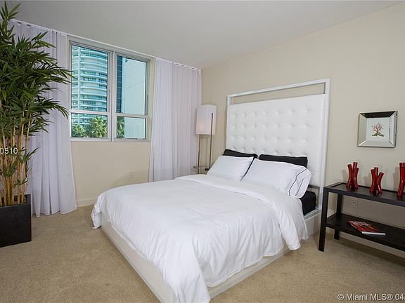 3rd image of 1550 Brickell Ave #20