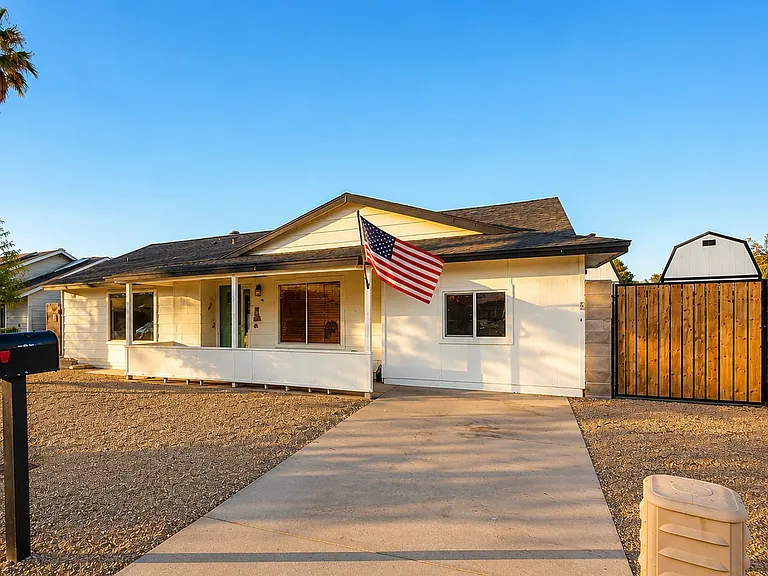 1318 W Tonopah Dr — Photo 1
