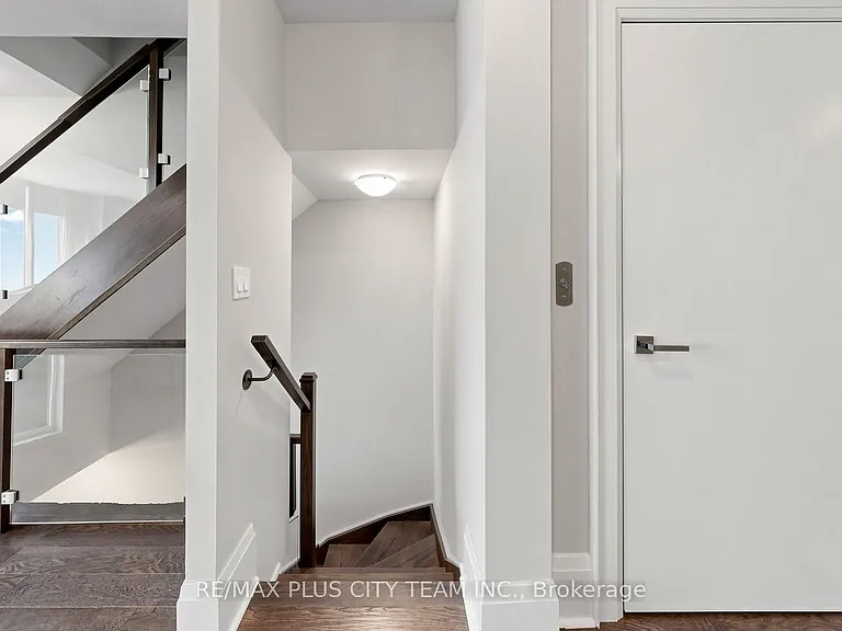 29 Queens Quay E #Townhouse 122 — Photo 27