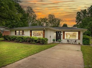 1102 SE 13th St, Wagoner, OK 74467