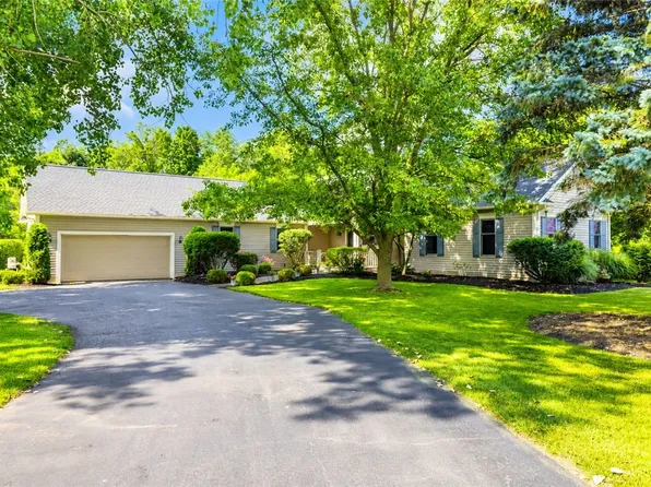 17 Trout Creek Run, Honeoye Falls, NY 14472
