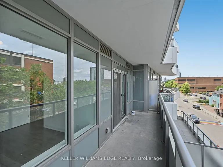212 King William St E #418 — Photo 16