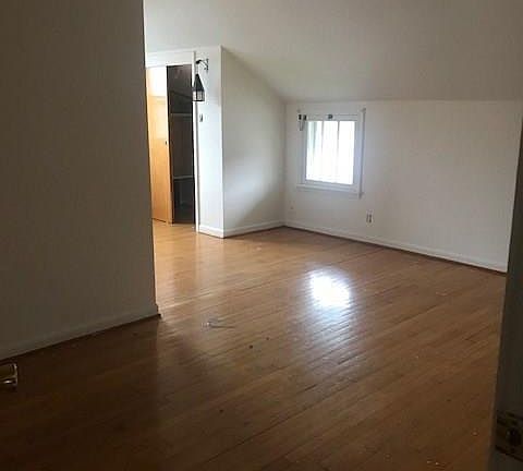 4th image of 1035 Cory St