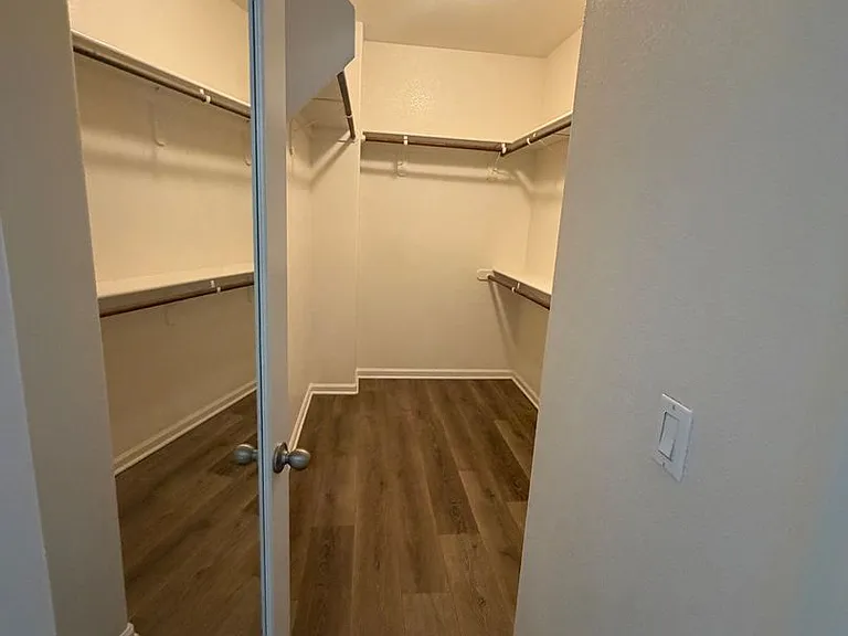 702 Chandon Dr — Photo 18
