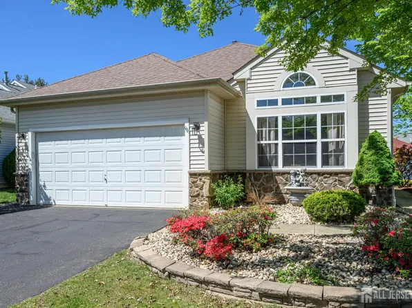 70 Vineyard Ct, Monroe Township, NJ 08831