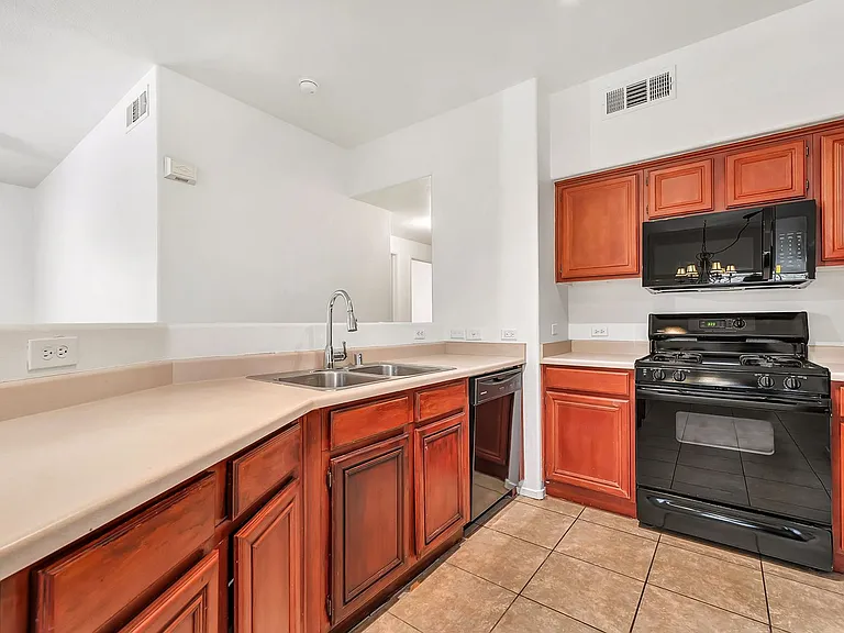 10245 S Maryland Pkwy #176 — Photo 13