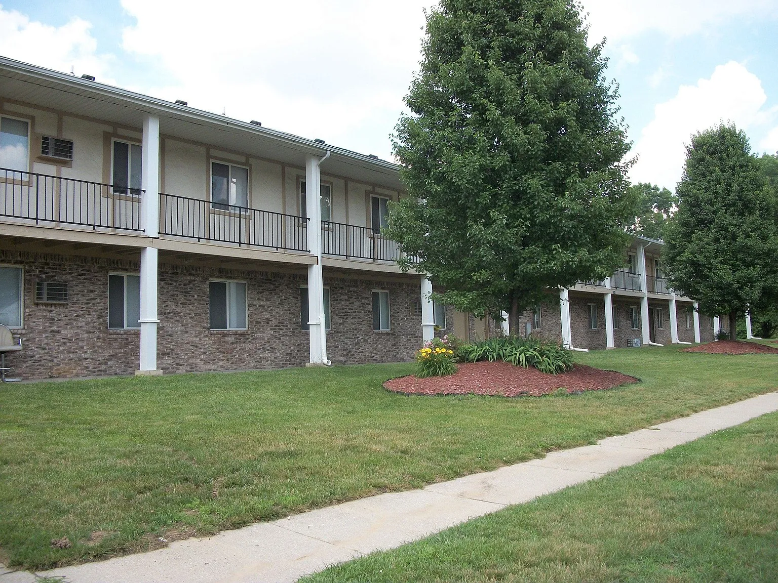 Parkside Apartments — Photo 4