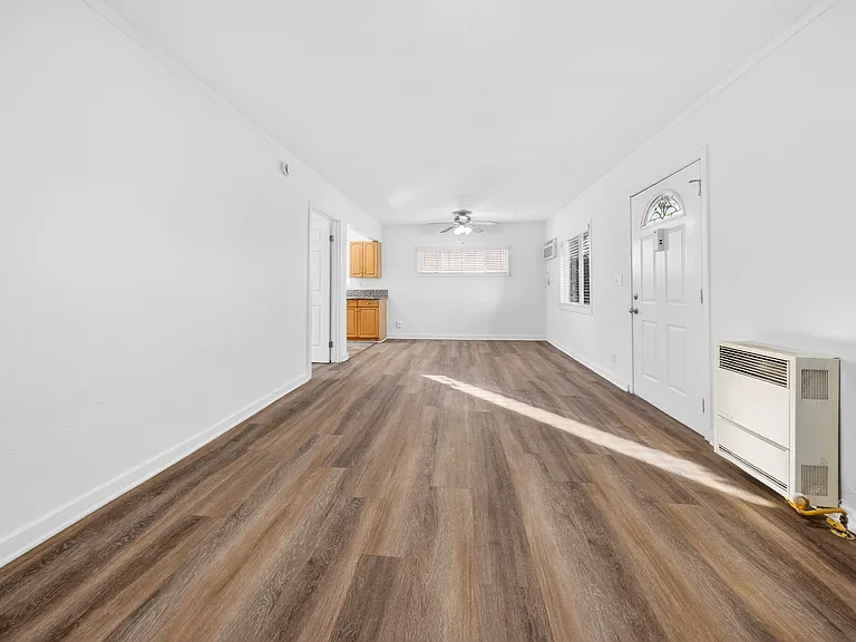 1685 N Summit Ave #1685.5 — Photo 3
