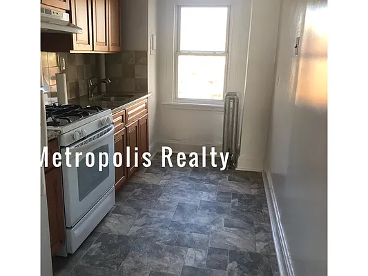 Rented by Metropolis International Realty Inc. | media 41