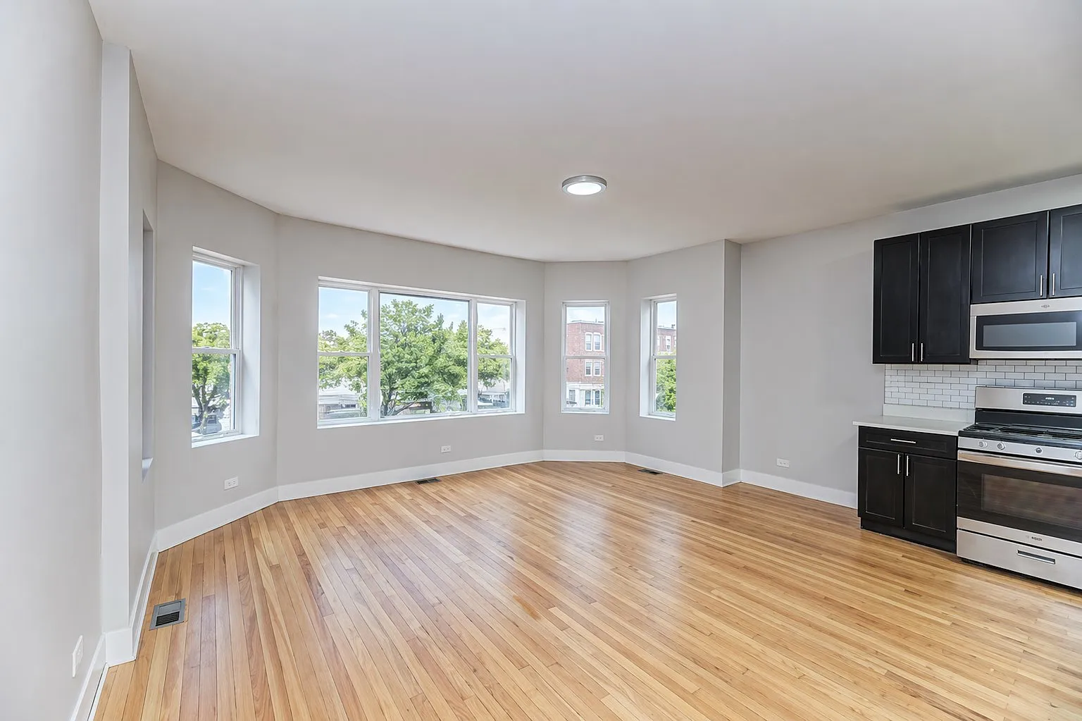 4 bed, 1300 sqft, $2,000 — Photo 3
