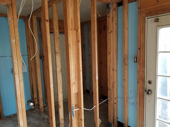 5th image of 101 Lincoln Cedar Dr