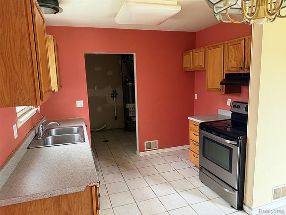 4th image of 6486 Syracuse St