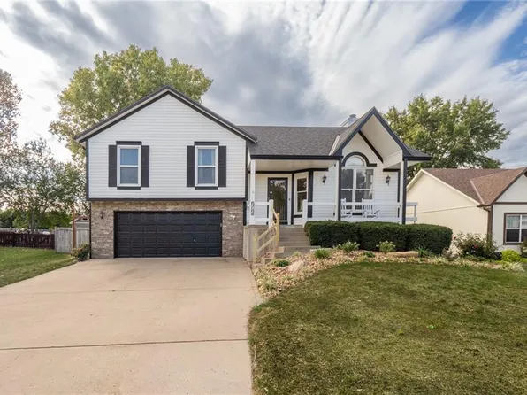 5764 Apache Dr, Shawnee, KS 66226