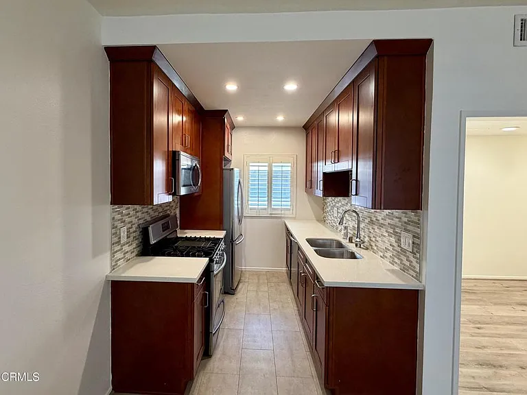283 S Hudson Ave #20 — Photo 5