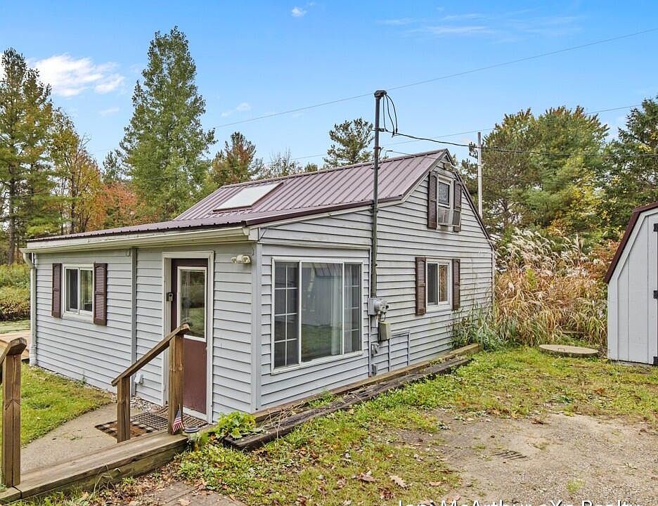 1st image of 12770 Big Island Dr NE