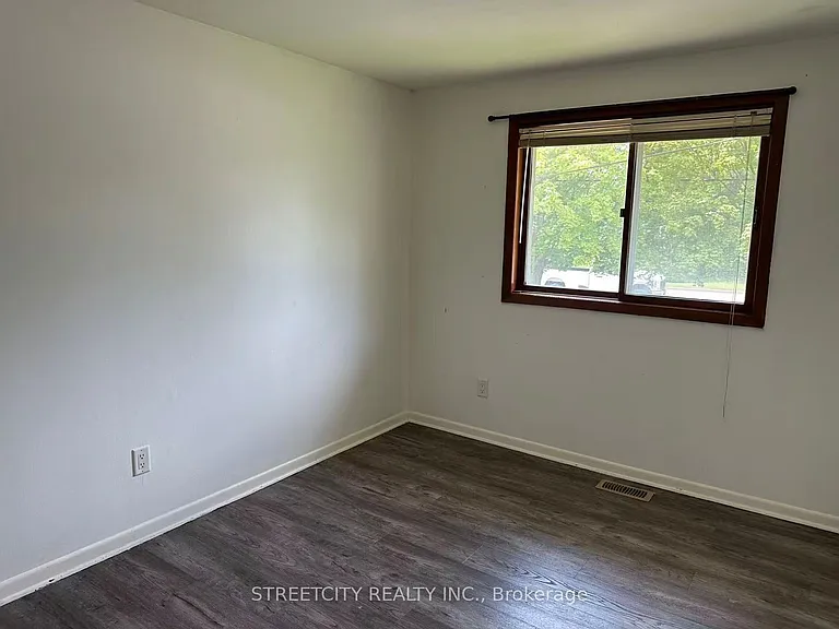 6860 Malden Rd — Photo 11