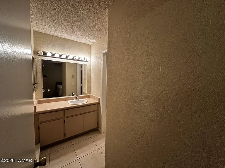 2700 S White Mountain Rd — Photo 15