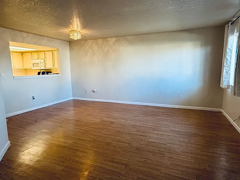 255 E Upjohn Ave — Photo 2