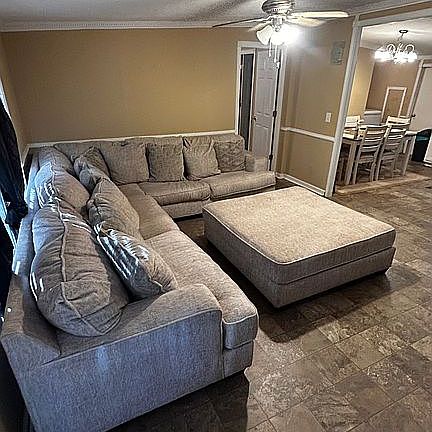 3rd image of 125 Peacock Aly