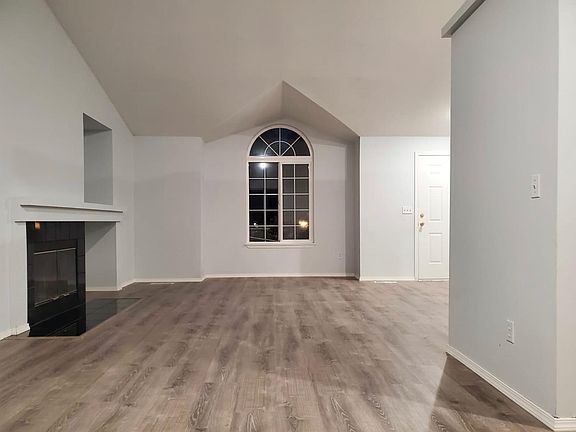 4th image of 4802 NE 55th Cir