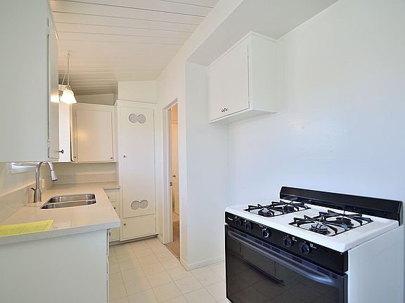 4th image of 2504 Aviation Blvd APT D