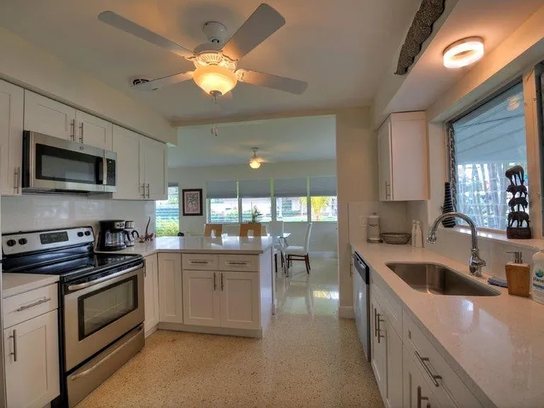 3201 NE 23rd St #3201 — Photo 2
