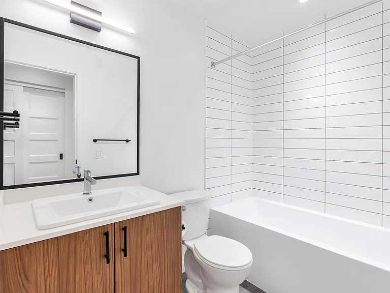 3455 Hastings St E — Photo 39