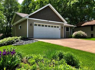 21 Oak Leaf Ln, Circle Pines, MN 55014