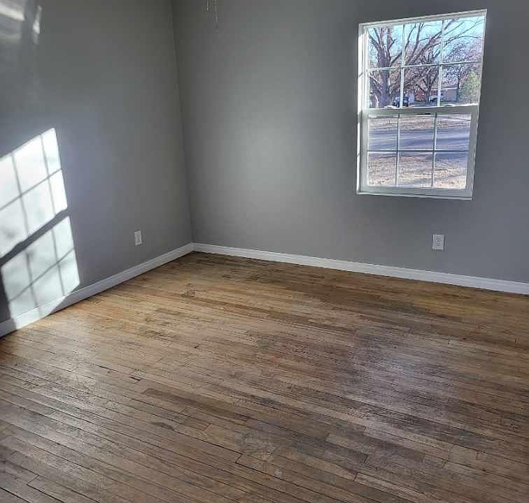 1st image of 3528 Meadow Dr