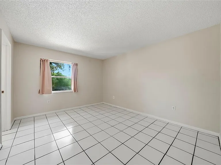 906 Carlton Rd — Photo 15
