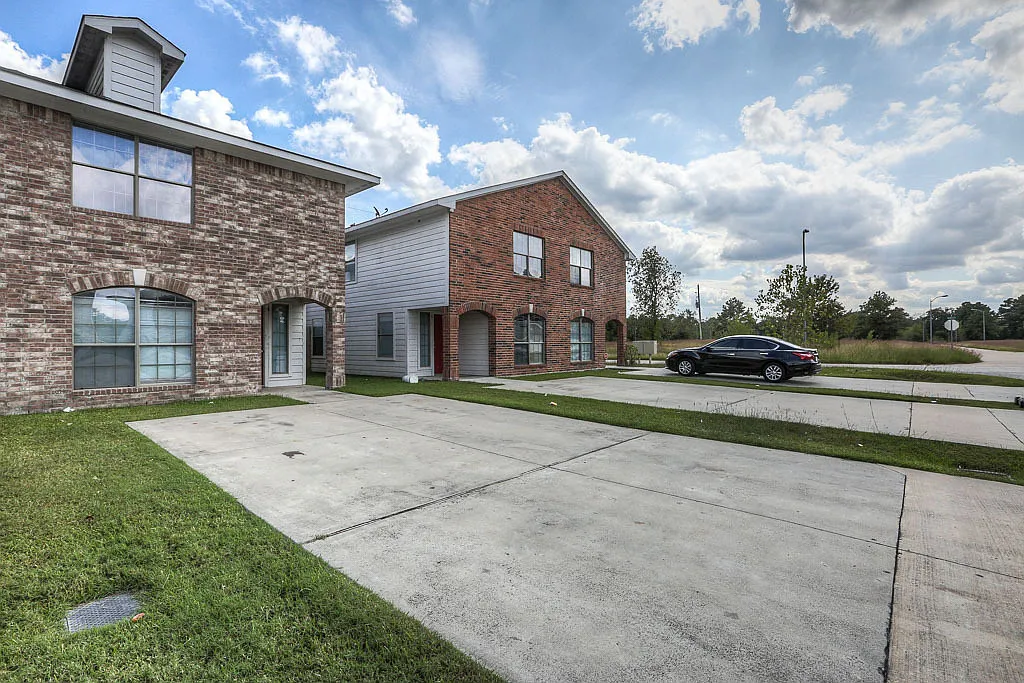 Pine Landing Homes — Photo 4