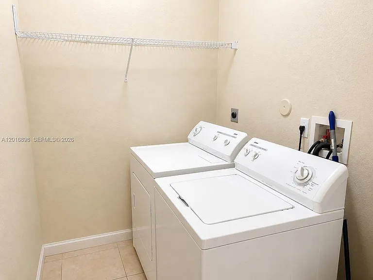 705 SE 13th Ter — Photo 12